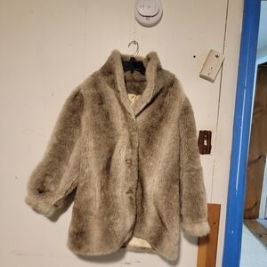 Luxurious Faux Fur Coat in Beige